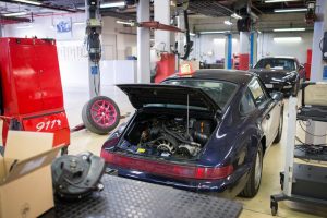 atelier local de réparation de Porsche